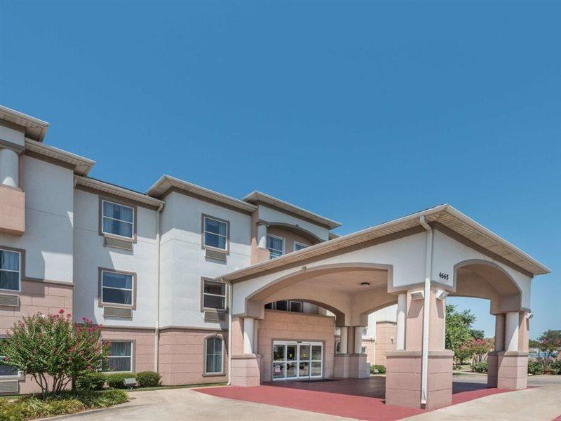 Super 8 By Wyndham Fort Worth Stockyards Exterior photo