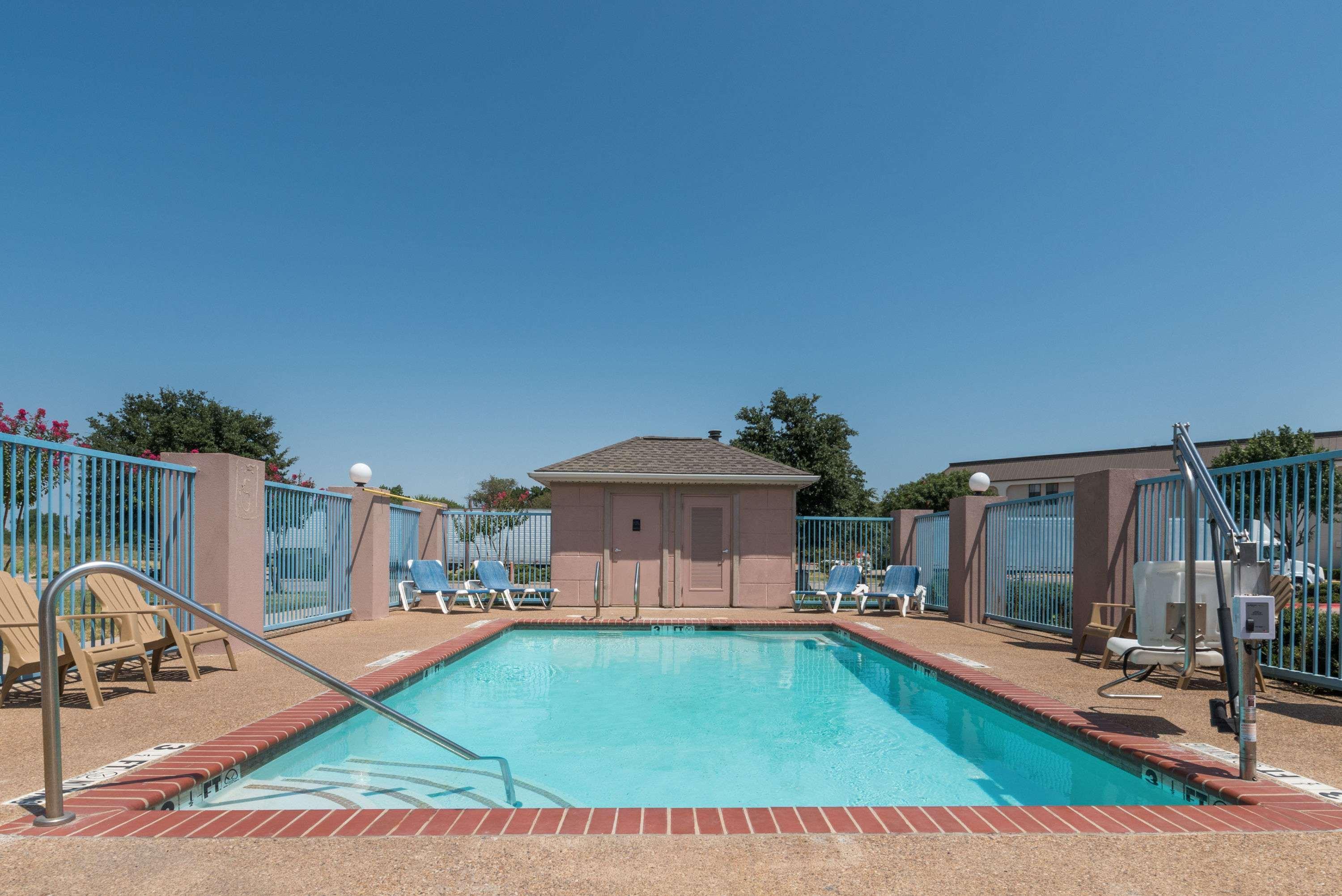 Super 8 By Wyndham Fort Worth Stockyards Exterior photo